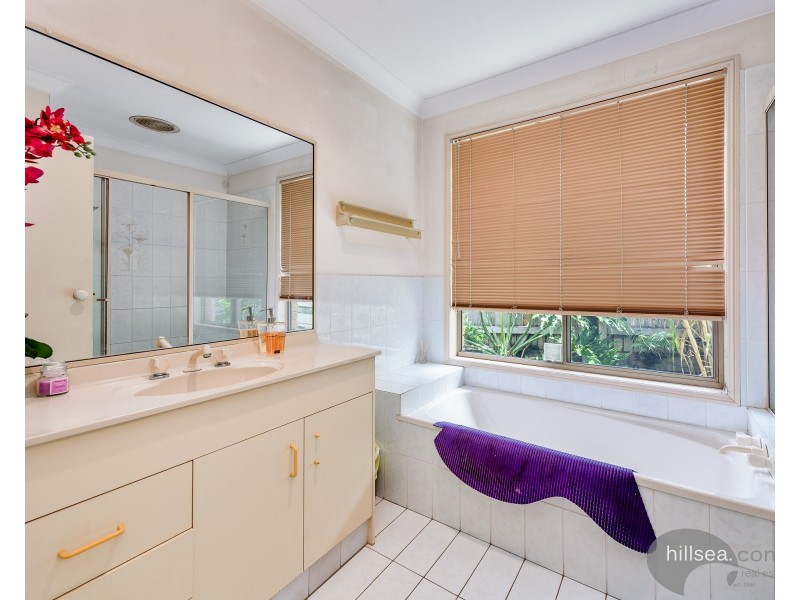 11 Adaminaby Drive, Helensvale QLD 4212