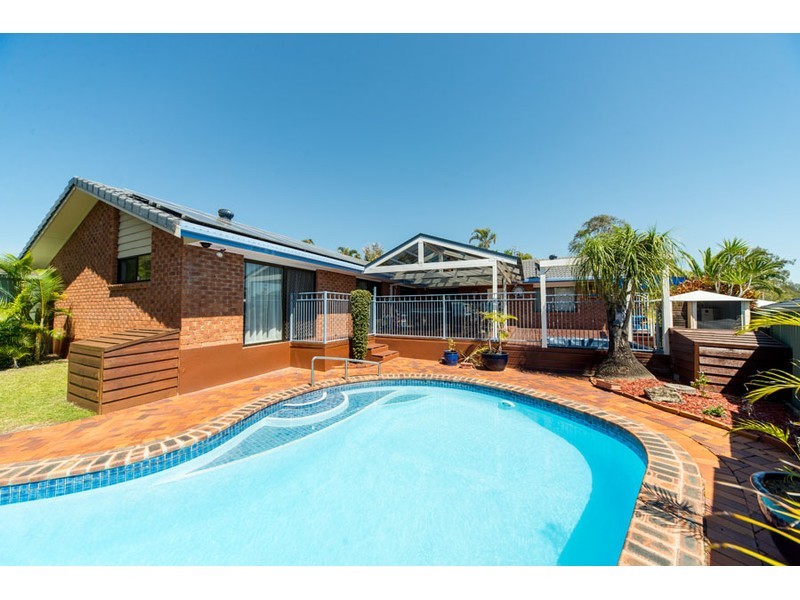 70 Parkes Drive, Helensvale QLD 4212