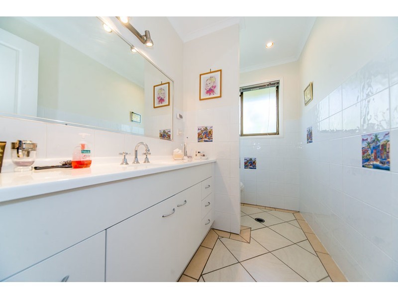 70 Parkes Drive, Helensvale QLD 4212