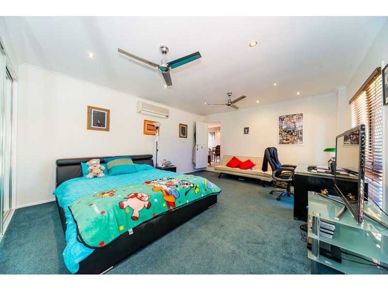 70 Parkes Drive, Helensvale QLD 4212