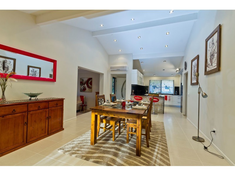 18 Wilmot Place, Helensvale QLD 4212