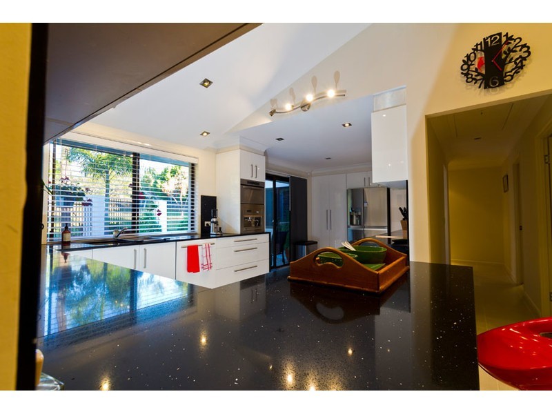 18 Wilmot Place, Helensvale QLD 4212