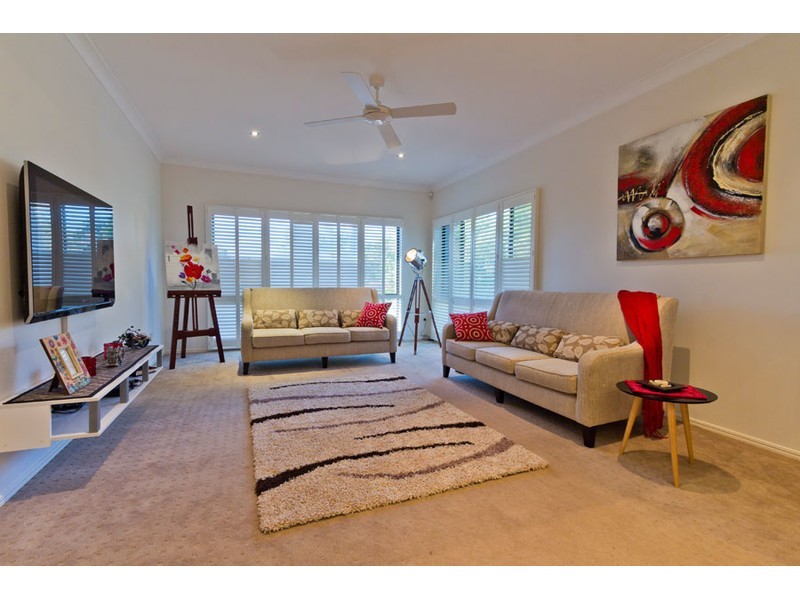 18 Wilmot Place, Helensvale QLD 4212