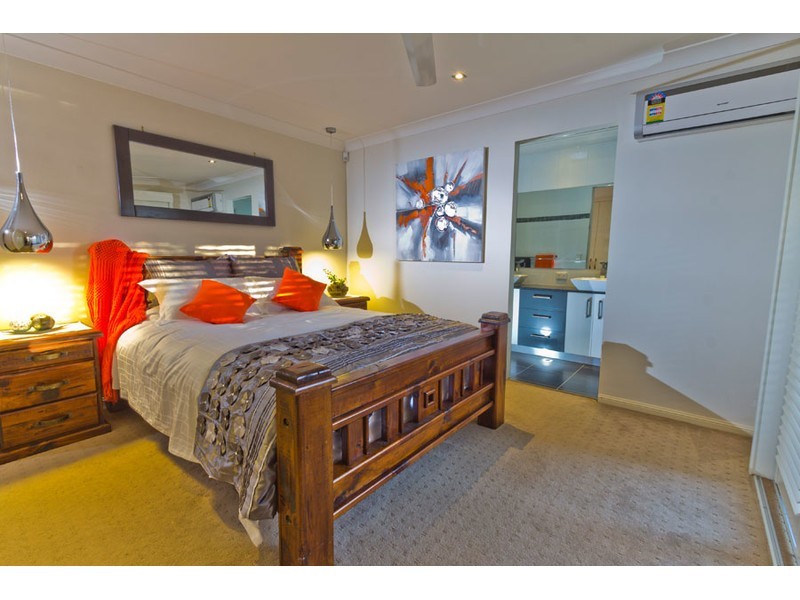 18 Wilmot Place, Helensvale QLD 4212