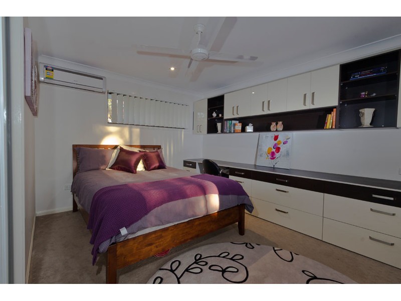 18 Wilmot Place, Helensvale QLD 4212