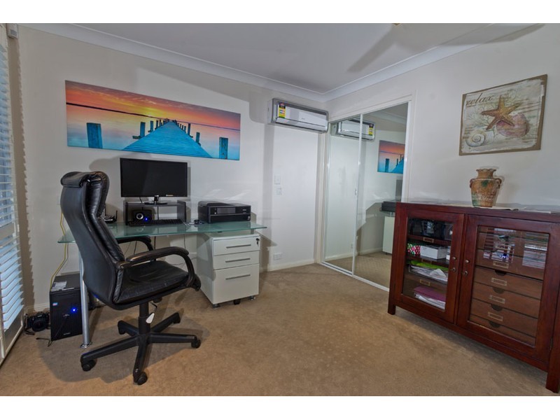 18 Wilmot Place, Helensvale QLD 4212