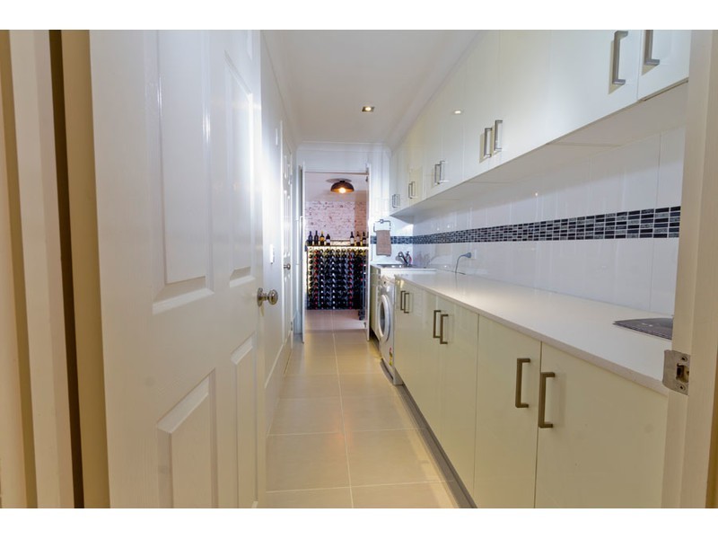 18 Wilmot Place, Helensvale QLD 4212