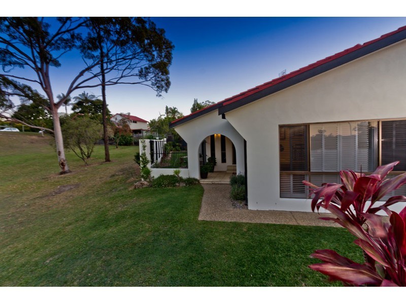 18 Wilmot Place, Helensvale QLD 4212