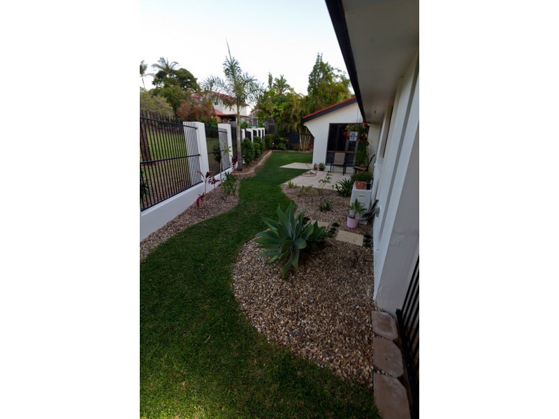 18 Wilmot Place, Helensvale QLD 4212