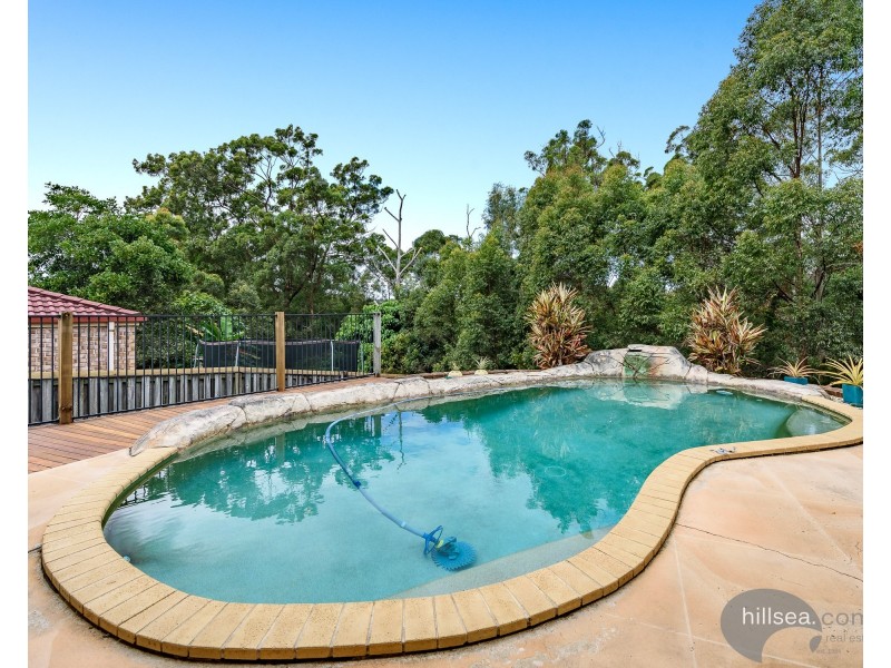 14 Finnin Crt, Maudsland QLD 4210