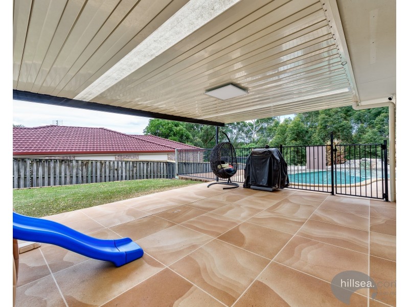 14 Finnin Crt, Maudsland QLD 4210