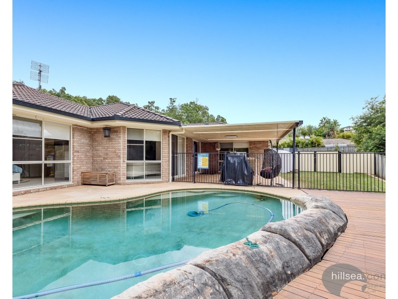 14 Finnin Crt, Maudsland QLD 4210