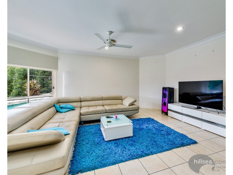 14 Finnin Crt, Maudsland QLD 4210