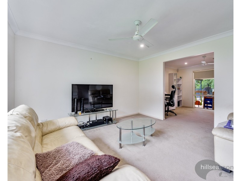 14 Finnin Crt, Maudsland QLD 4210