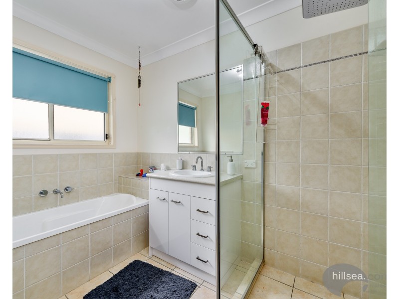 14 Finnin Crt, Maudsland QLD 4210