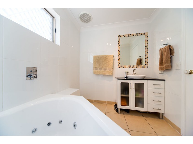 17 Open Drive, Arundel QLD 4214