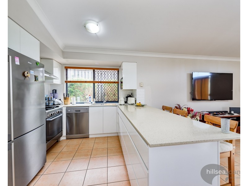 10 Palm Street, Pacific Pines QLD 4211