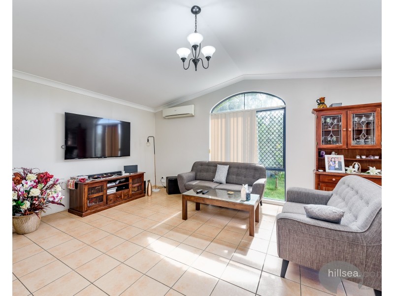 10 Palm Street, Pacific Pines QLD 4211