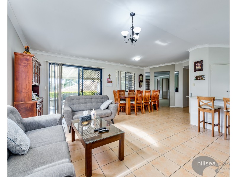 10 Palm Street, Pacific Pines QLD 4211