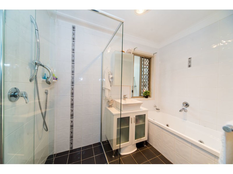 17 Tocumwal Court, Helensvale QLD 4212
