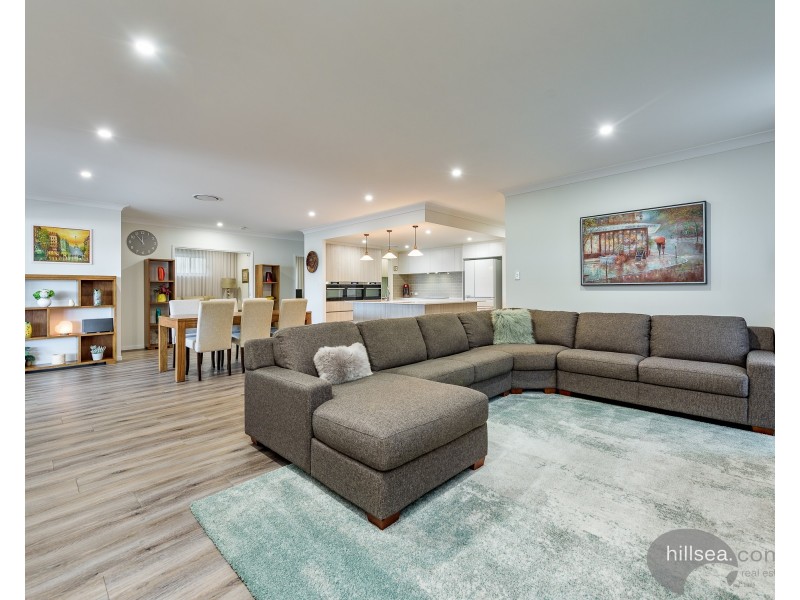 27 Grevillea Crescent, Maudsland QLD 4210