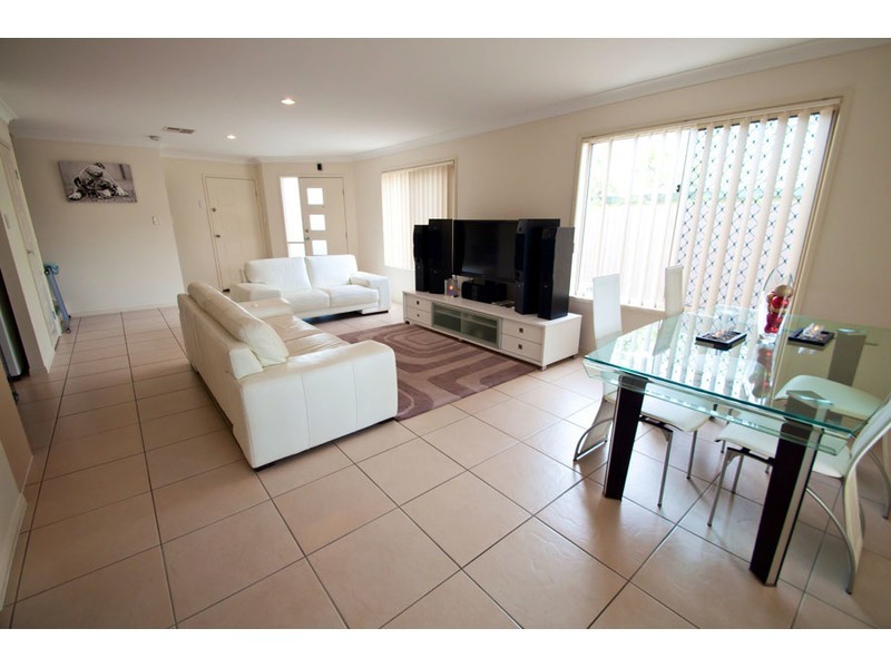 2/11 Lauren Grove, Upper Coomera QLD 4209