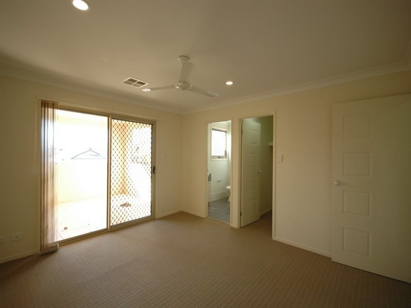 2/11 Lauren Grove, Upper Coomera QLD 4209