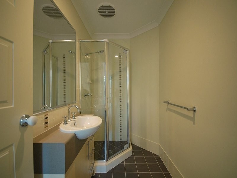 2/11 Lauren Grove, Upper Coomera QLD 4209