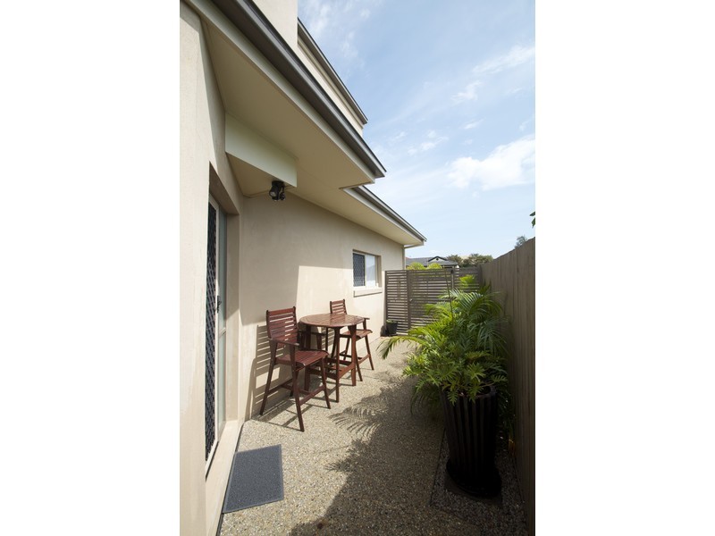 2/11 Lauren Grove, Upper Coomera QLD 4209