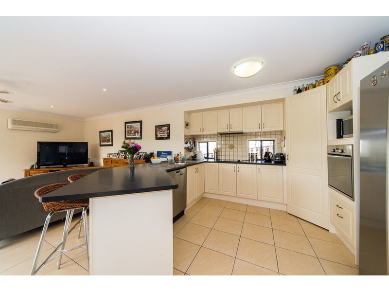 6 Cope Place, Pacific Pines QLD 4211