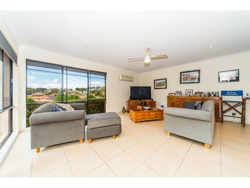 6 Cope Place, Pacific Pines QLD 4211