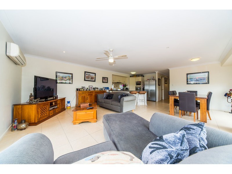 6 Cope Place, Pacific Pines QLD 4211