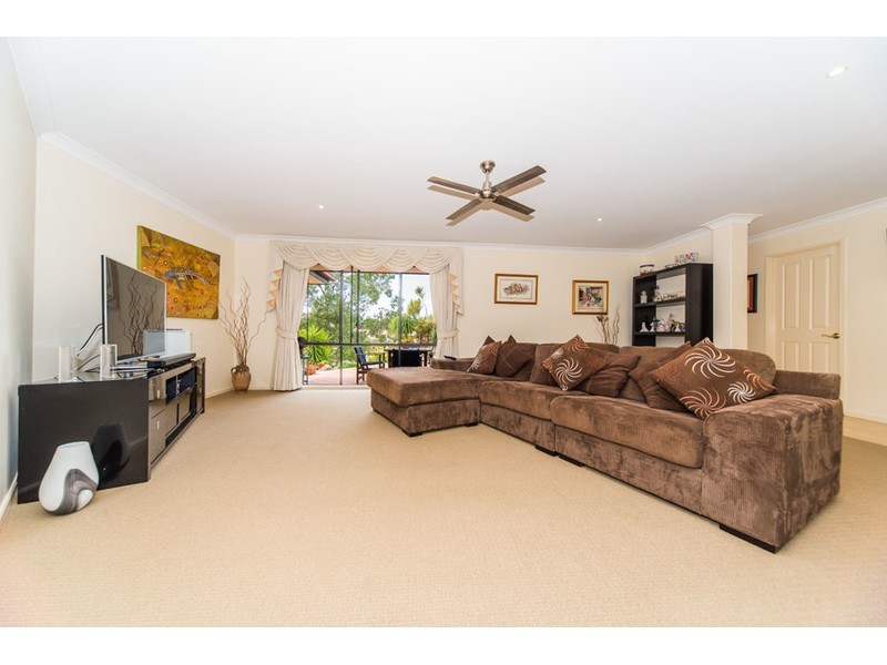 6 Cope Place, Pacific Pines QLD 4211