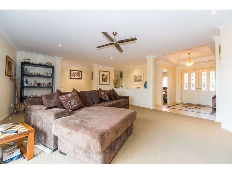 6 Cope Place, Pacific Pines QLD 4211