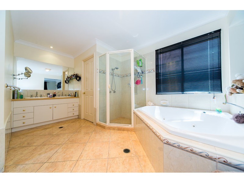 6 Cope Place, Pacific Pines QLD 4211