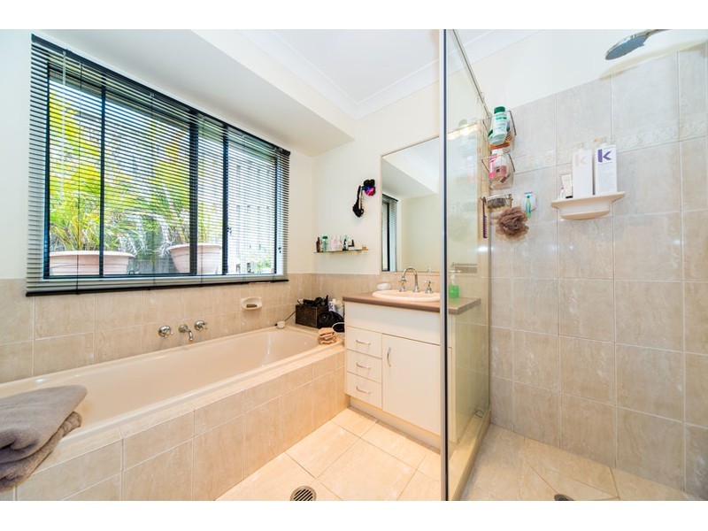 6 Cope Place, Pacific Pines QLD 4211