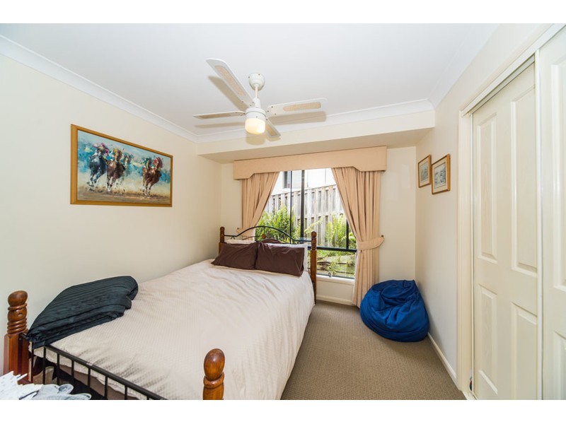 6 Cope Place, Pacific Pines QLD 4211