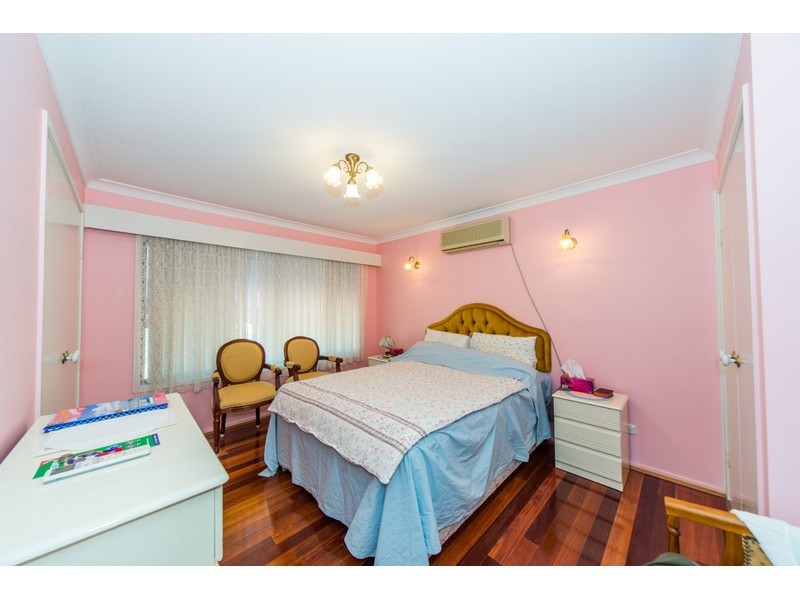 72 Parkes Drive, Helensvale QLD 4212