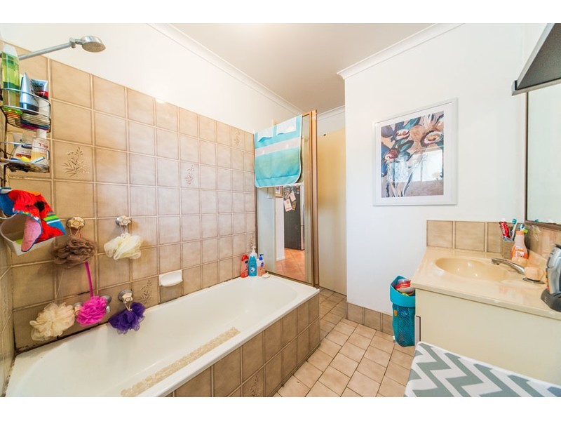 2/5 Jupiter Close, Labrador QLD 4215