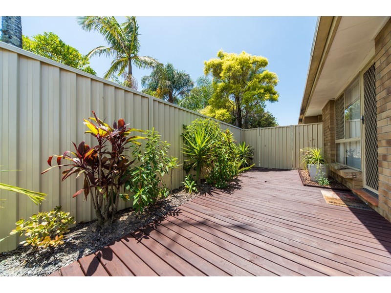2/5 Jupiter Close, Labrador QLD 4215