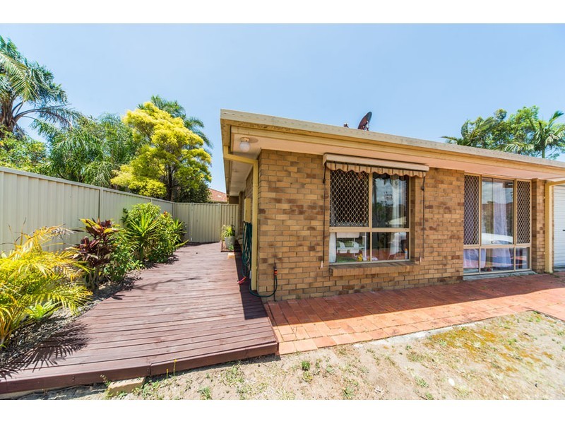 2/5 Jupiter Close, Labrador QLD 4215