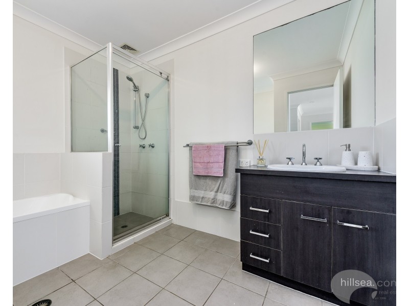 30 Bahkeeta Street, Oxenford QLD 4210