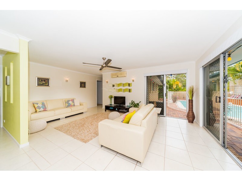 6 Dromana Crescent, Helensvale QLD 4212