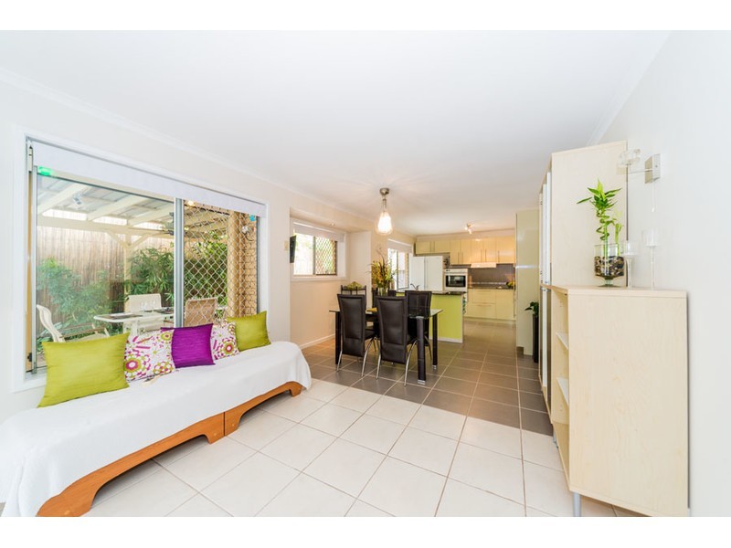 6 Dromana Crescent, Helensvale QLD 4212