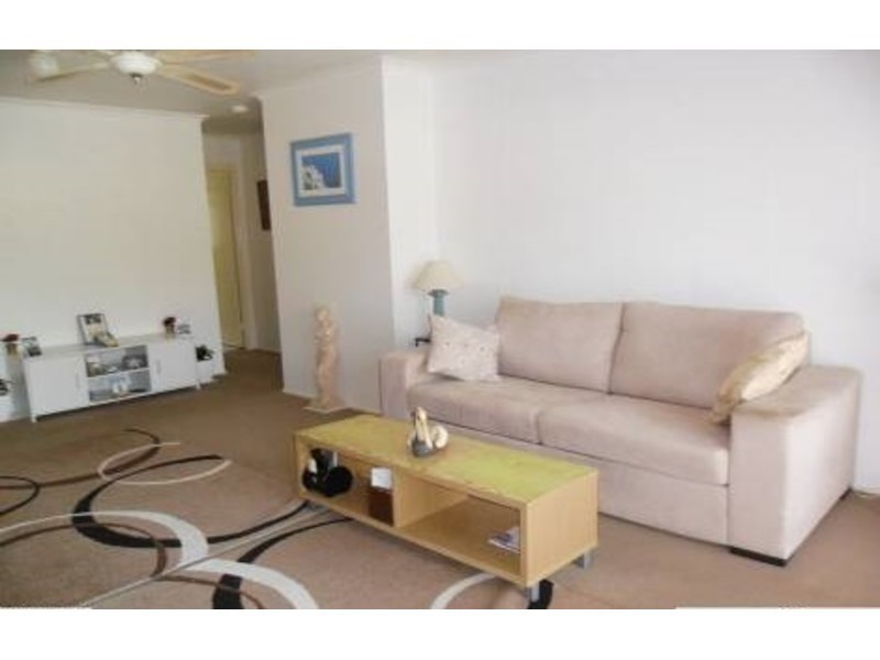 4/1 Chaplin Crescent, Oxenford QLD 4210