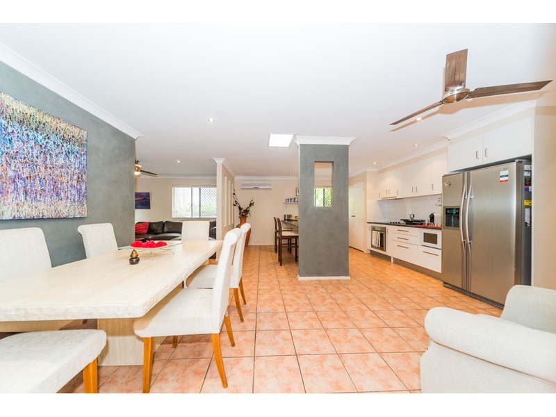 4 Murchison Street, Pacific Pines QLD 4211