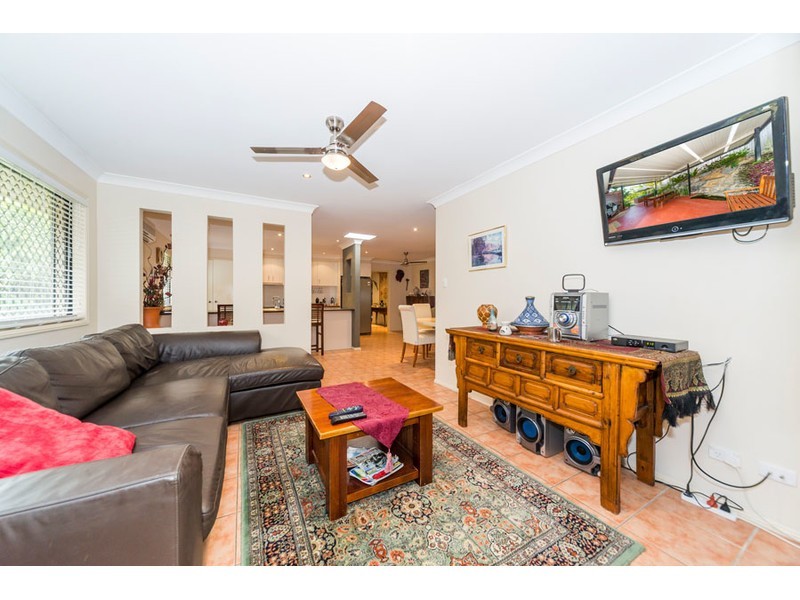 4 Murchison Street, Pacific Pines QLD 4211
