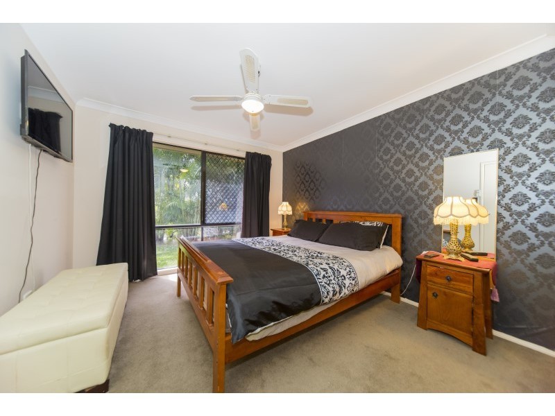 4 Murchison Street, Pacific Pines QLD 4211