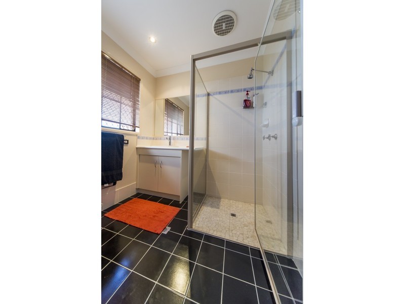 4 Murchison Street, Pacific Pines QLD 4211