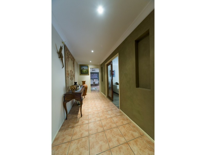 4 Murchison Street, Pacific Pines QLD 4211